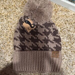 ✨ C.C Houndstooth Pom Beanie — Taupe/Brown — NWT